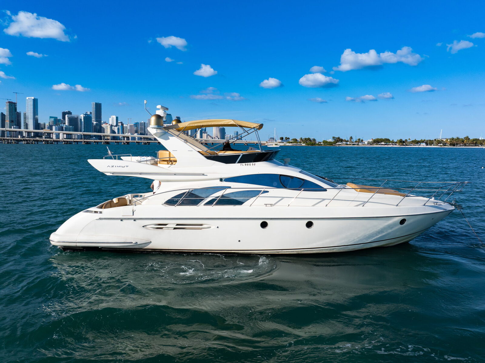 Azimut 64 Flybridge yacht charter Miami