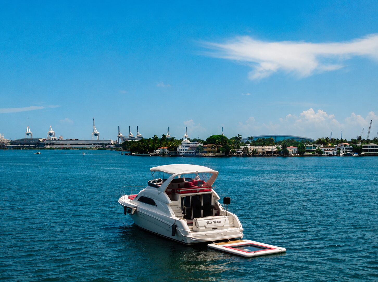 Cruisers 480 Flybridge yacht charter Miami