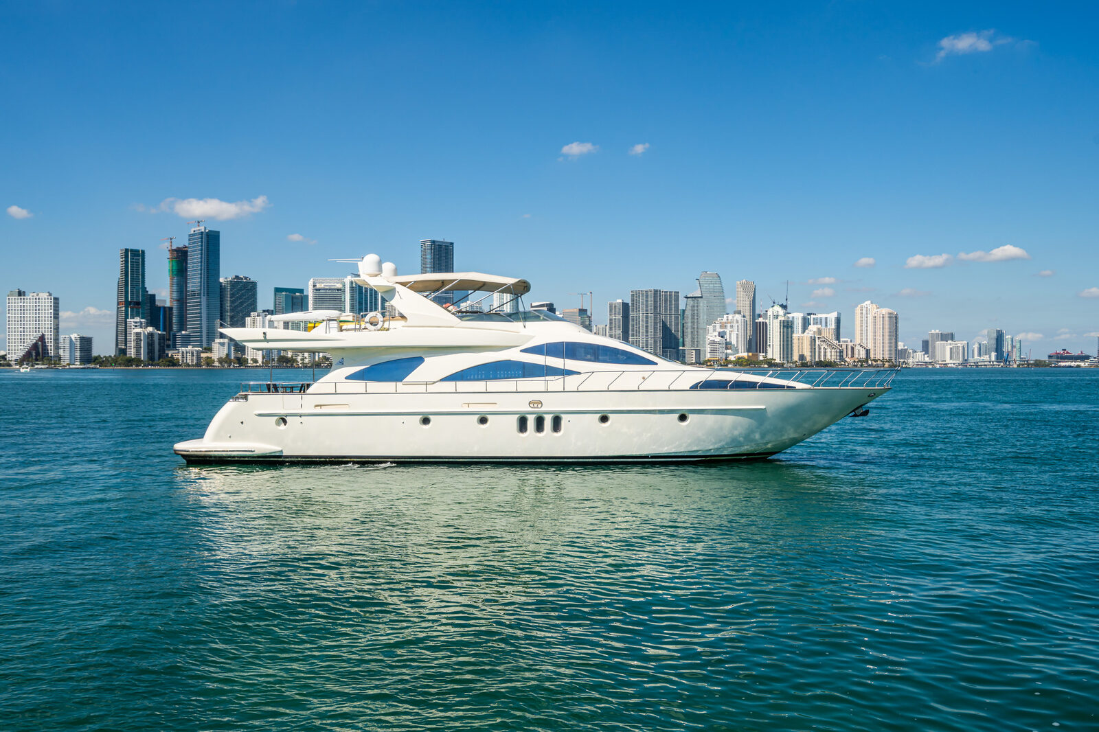92′ Flybridge Motor Yacht yacht charter Miami