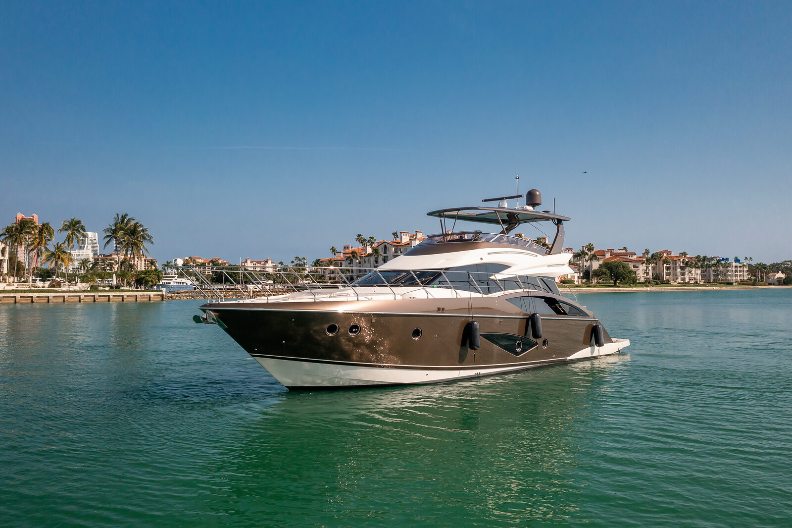 Marquis 660 Flybridge yacht charter Miami