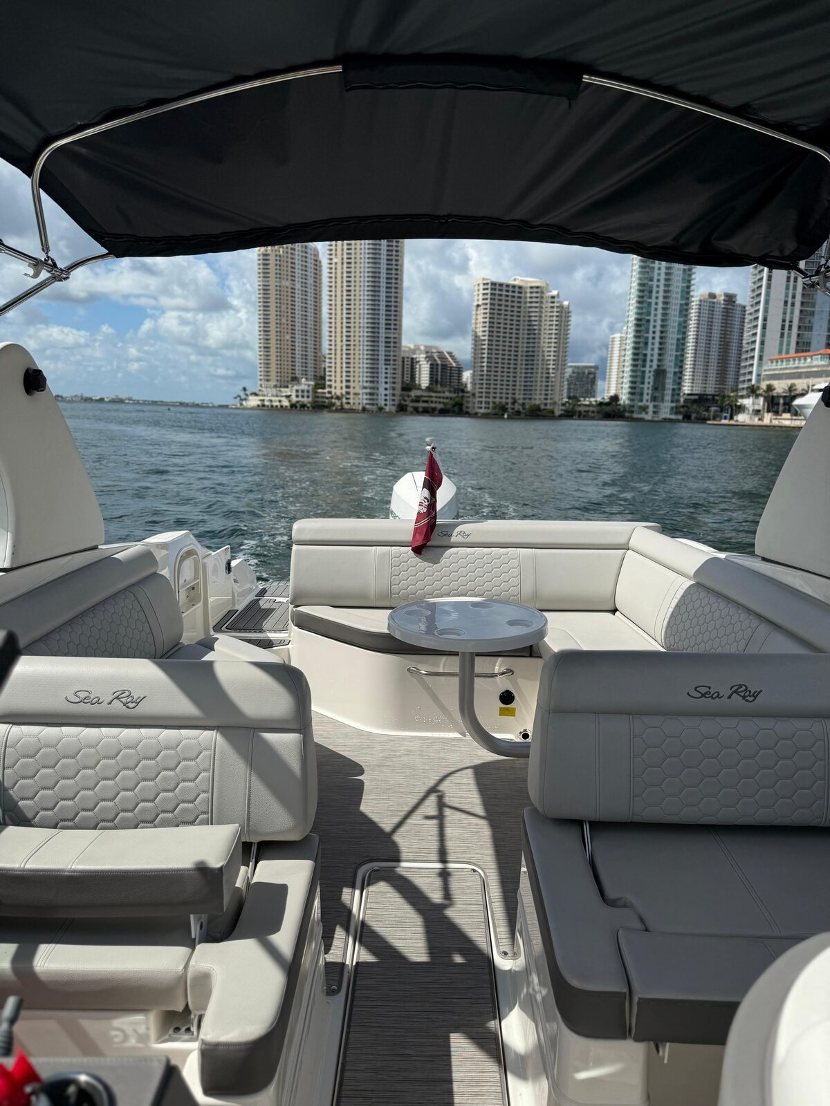 Robalo R300 yacht charter Miami