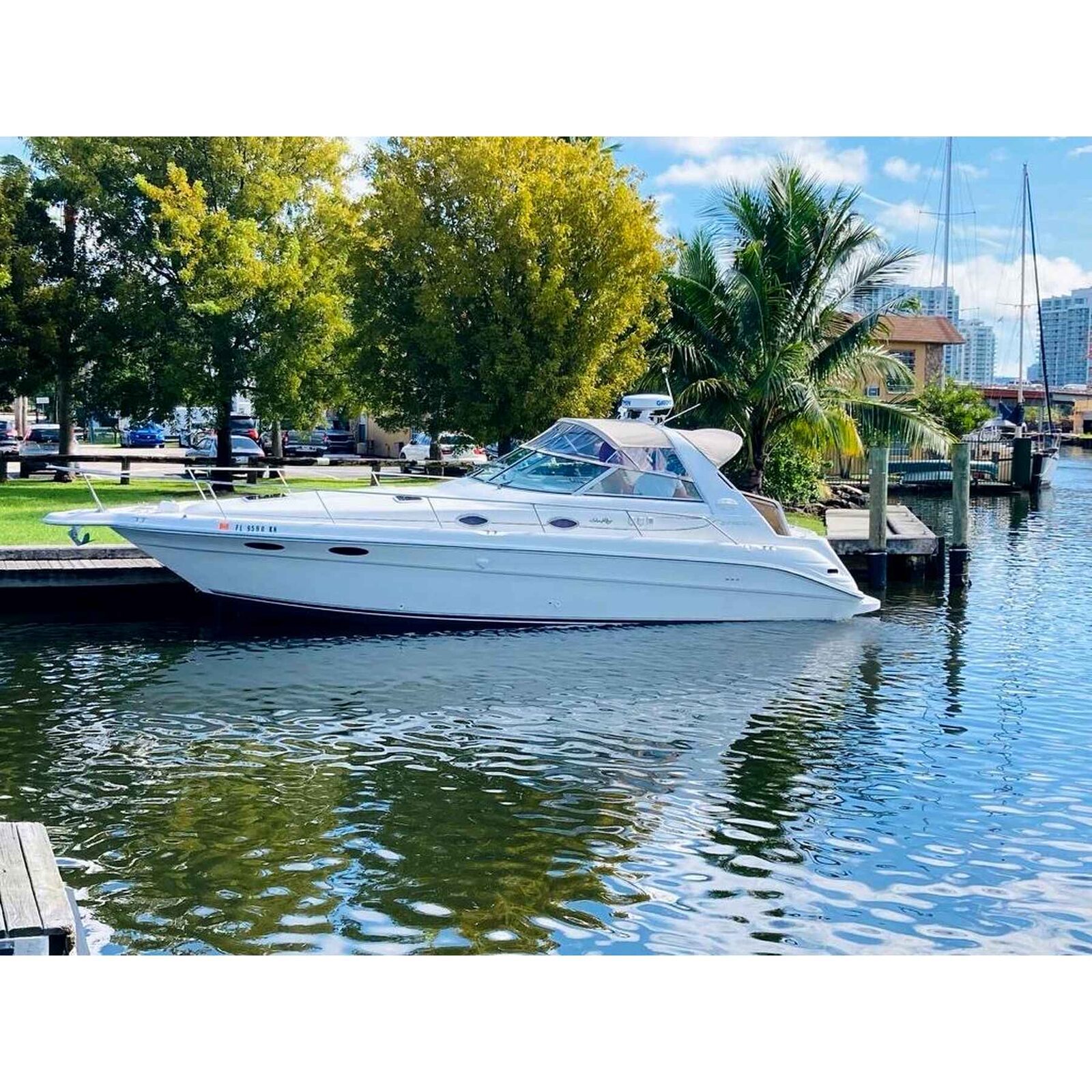 Sea Ray Sundancer 370 yacht charter Miami